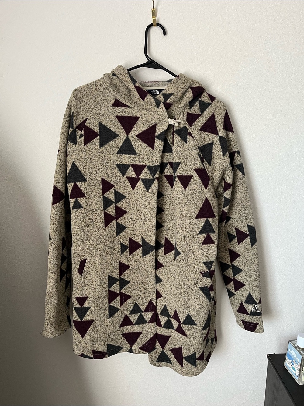 The North Face Women's Pullover Hooded Patterned Coat in Beige and Burgundy